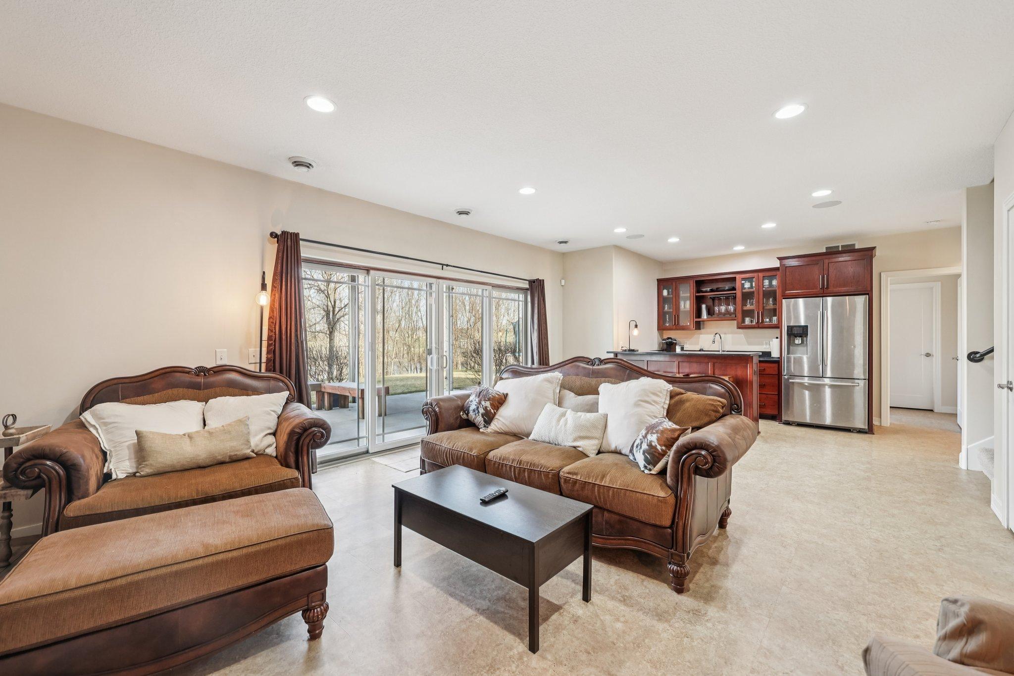 48-web-or-mls-Bluff Heights Dr-S3103-048.jpg