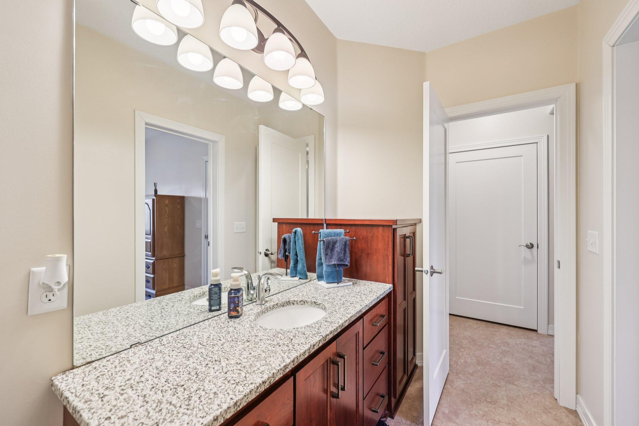 57-web-or-mls-Bluff Heights Dr-S3103-057.jpg