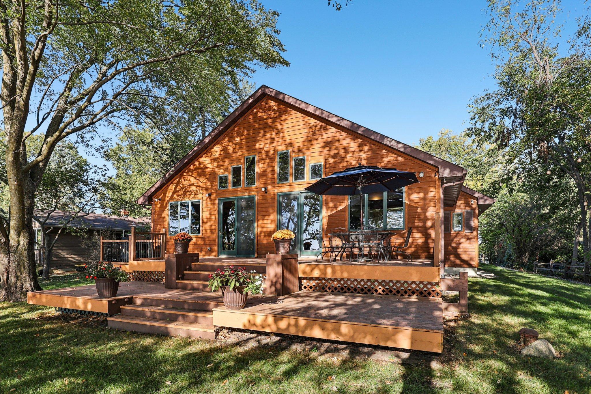 Gorgeous two tiered deck