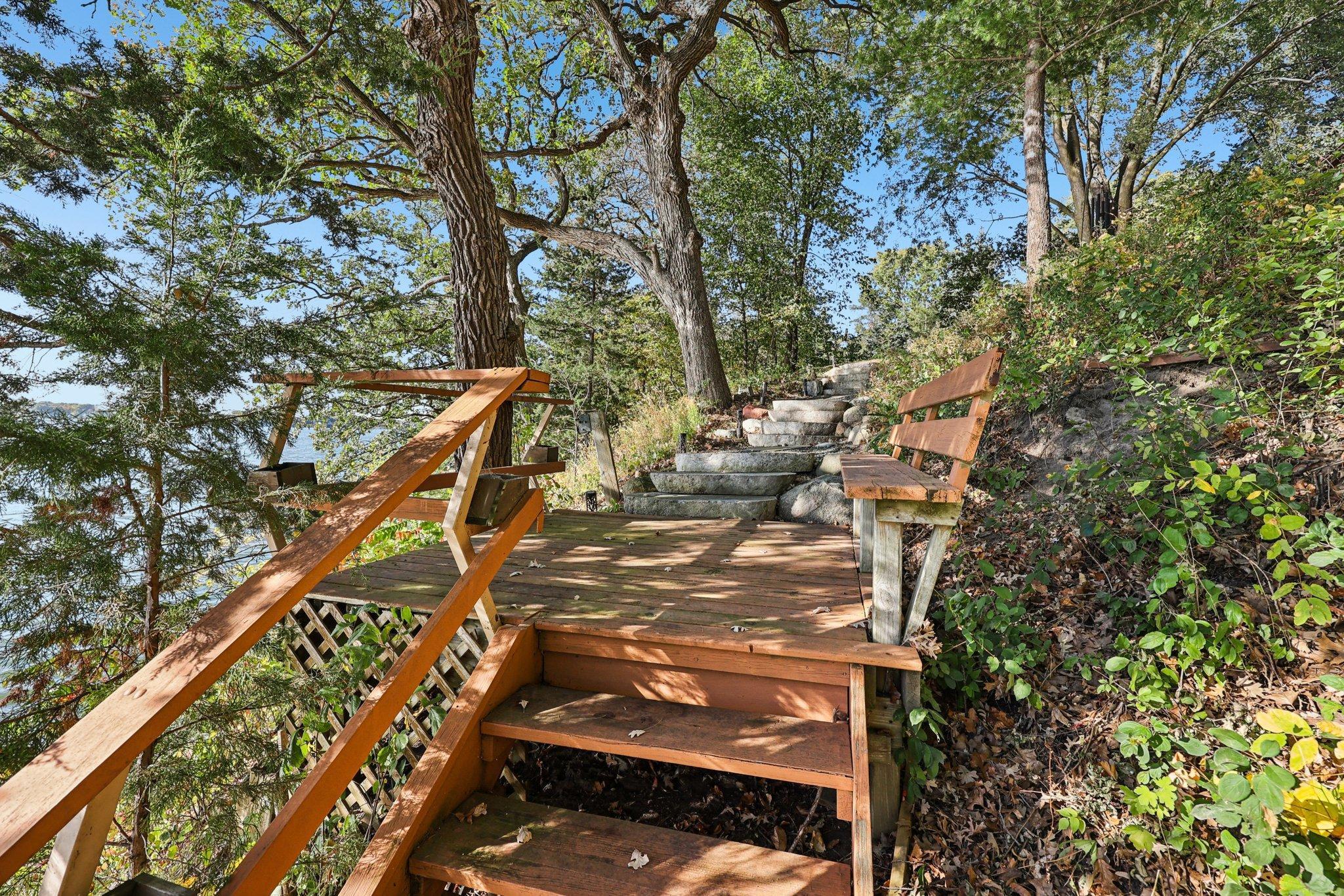 Another deck down towards the water