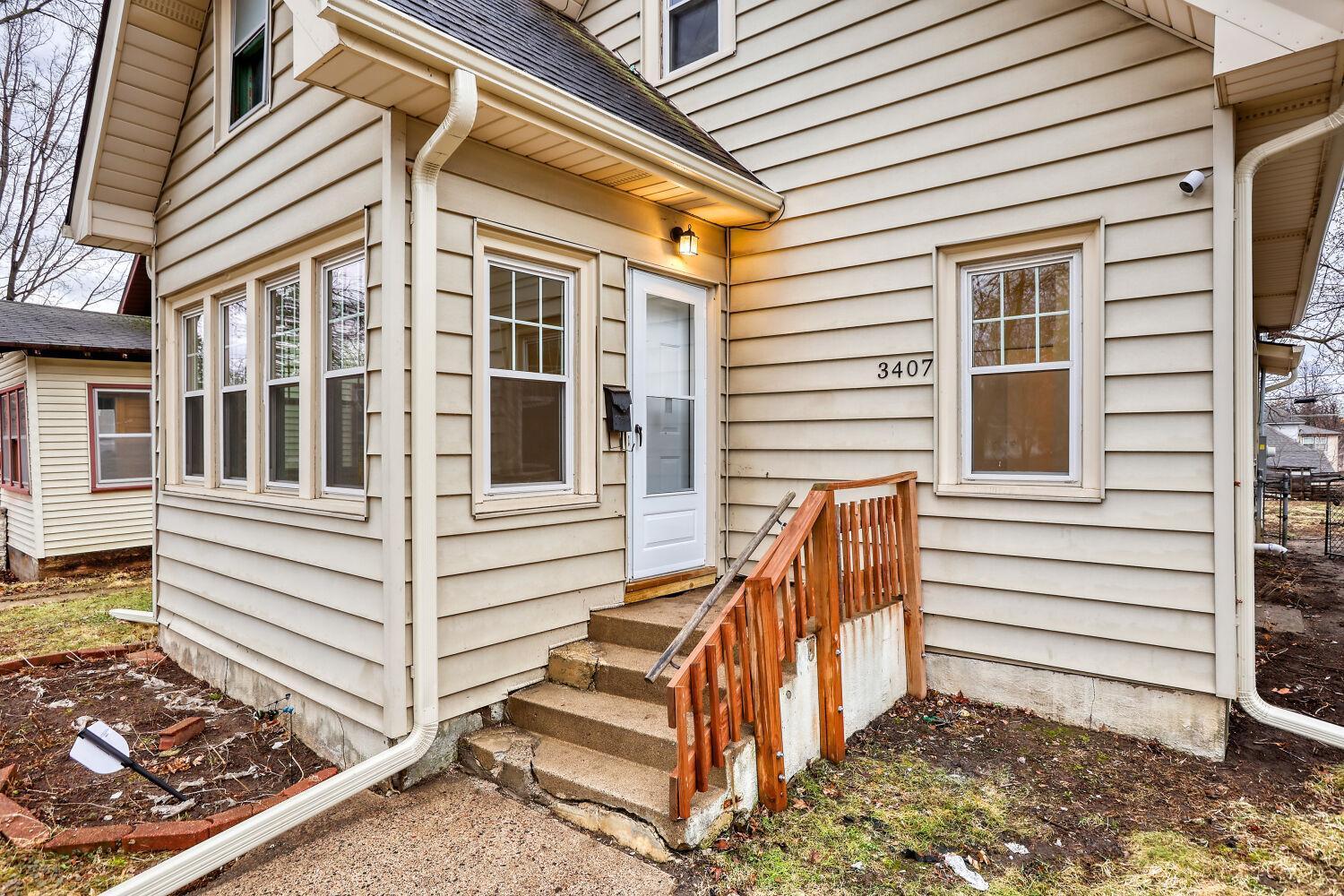 3407 Oliver Avenue N - Web Quality - 003 - 05 Exterior Front.jpg