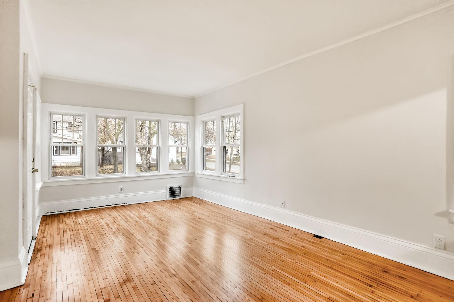 3407 Oliver Avenue N - Web Quality - 007 - 08 Living Room.jpg