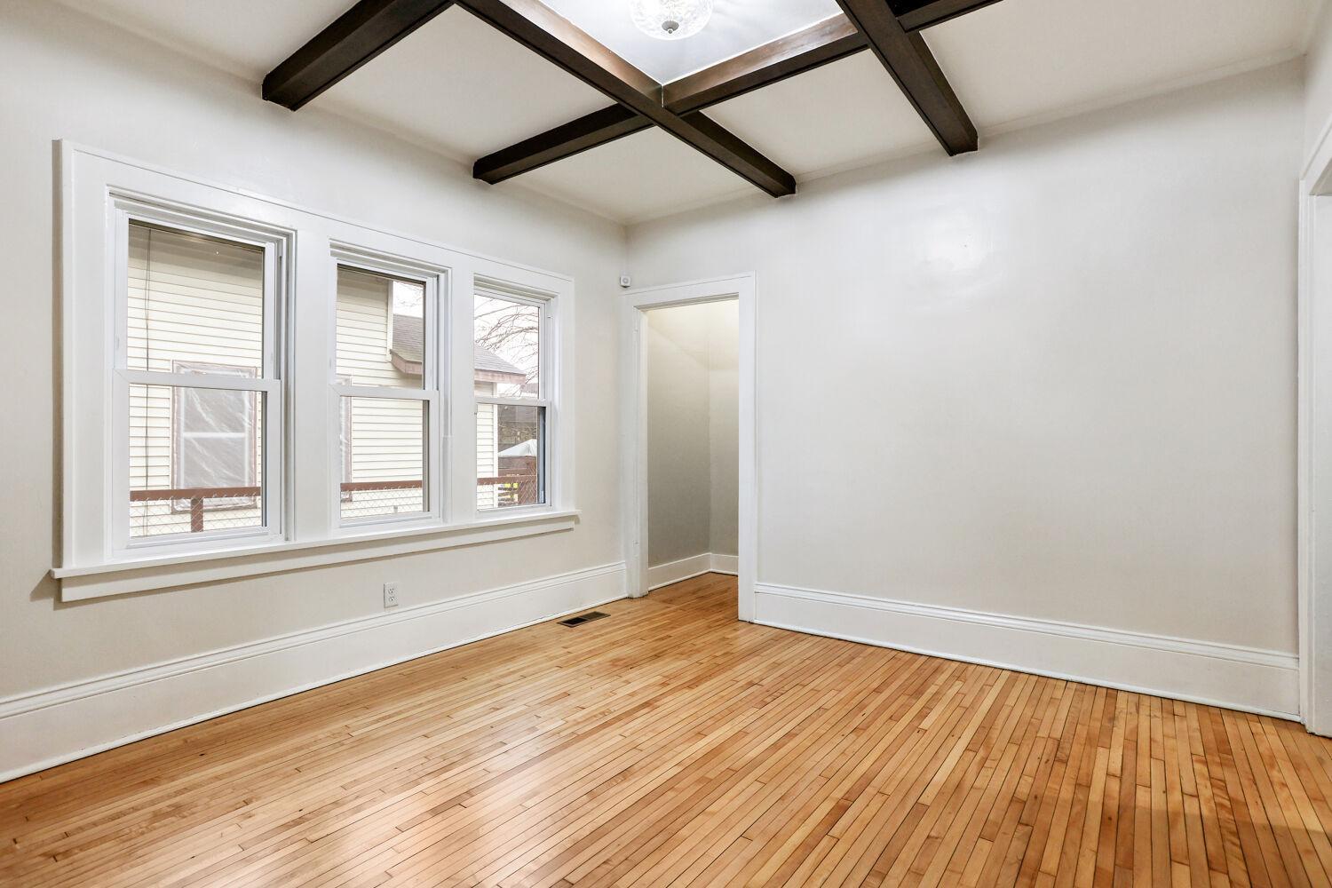 3407 Oliver Avenue N - Web Quality - 010 - 11 Living Room.jpg