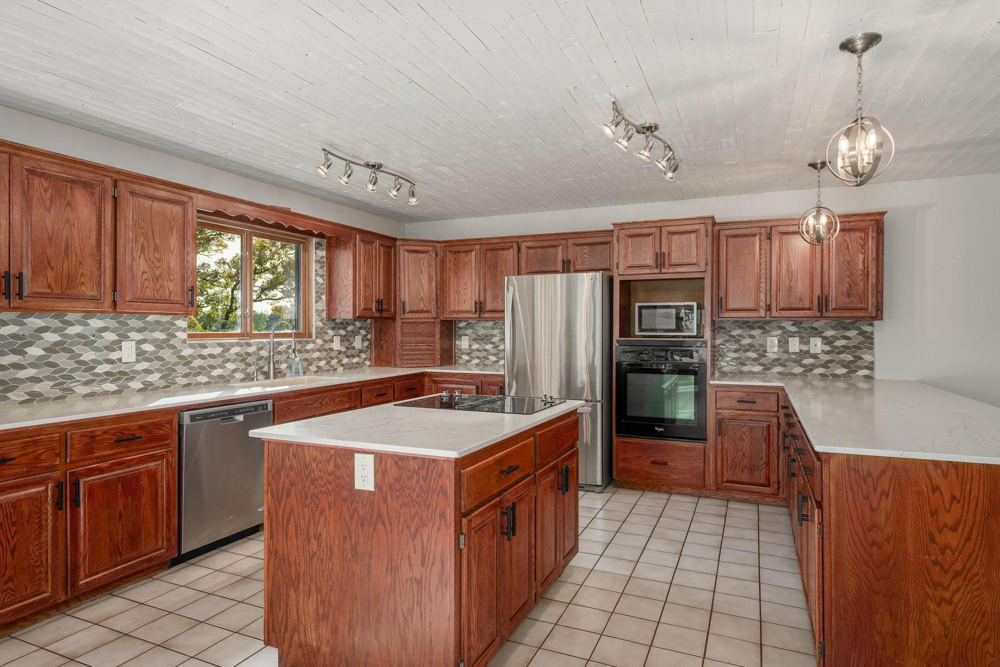 A decorative tile backsplash adds a touch of style and sophistication, perfectly accenting the kitchen's design.