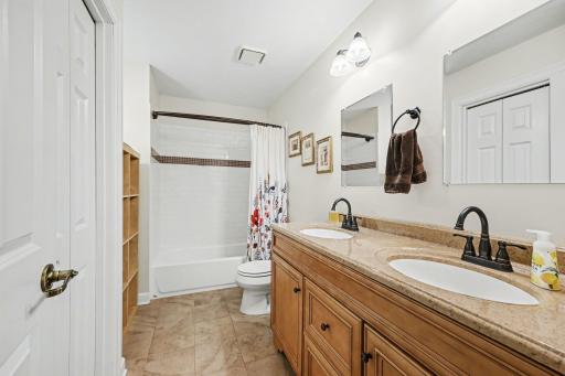 100 Peninsula Road, Minneapolis, MN 55441
