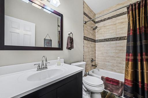 100 Peninsula Road, Minneapolis, MN 55441
