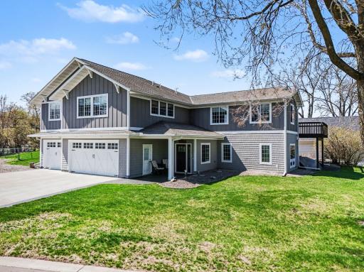 100 Peninsula Road, Minneapolis, MN 55441