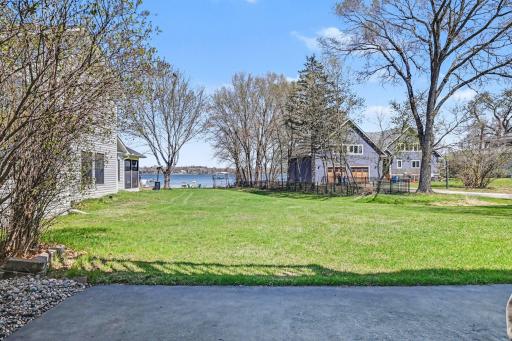 100 Peninsula Road, Minneapolis, MN 55441