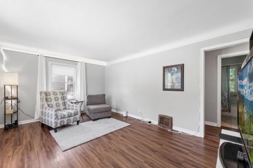 402 Jefferson Avenue S, Hopkins, MN 55343