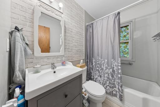 402 Jefferson Avenue S, Hopkins, MN 55343