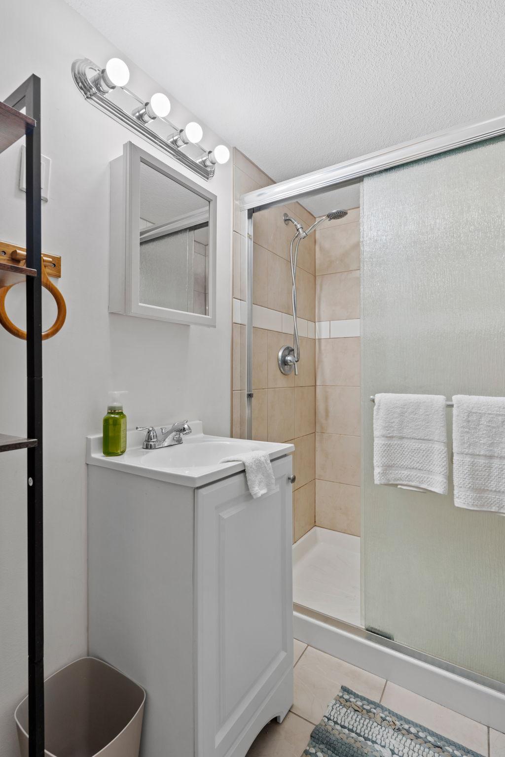 28-web-or-mls-1120 5th Ave S-28.jpg