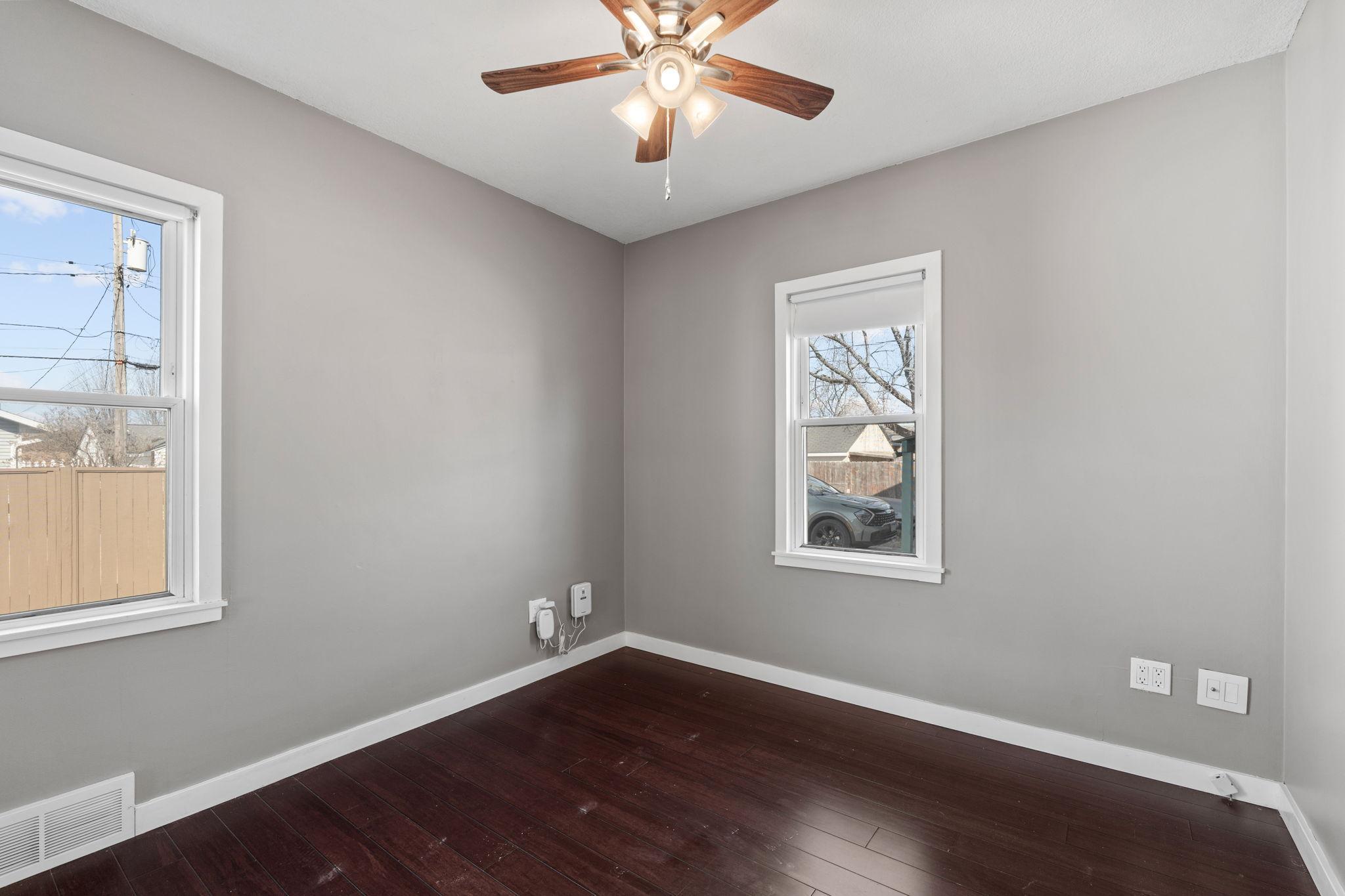 15-web-or-mls-1120 5th Ave S-15.jpg