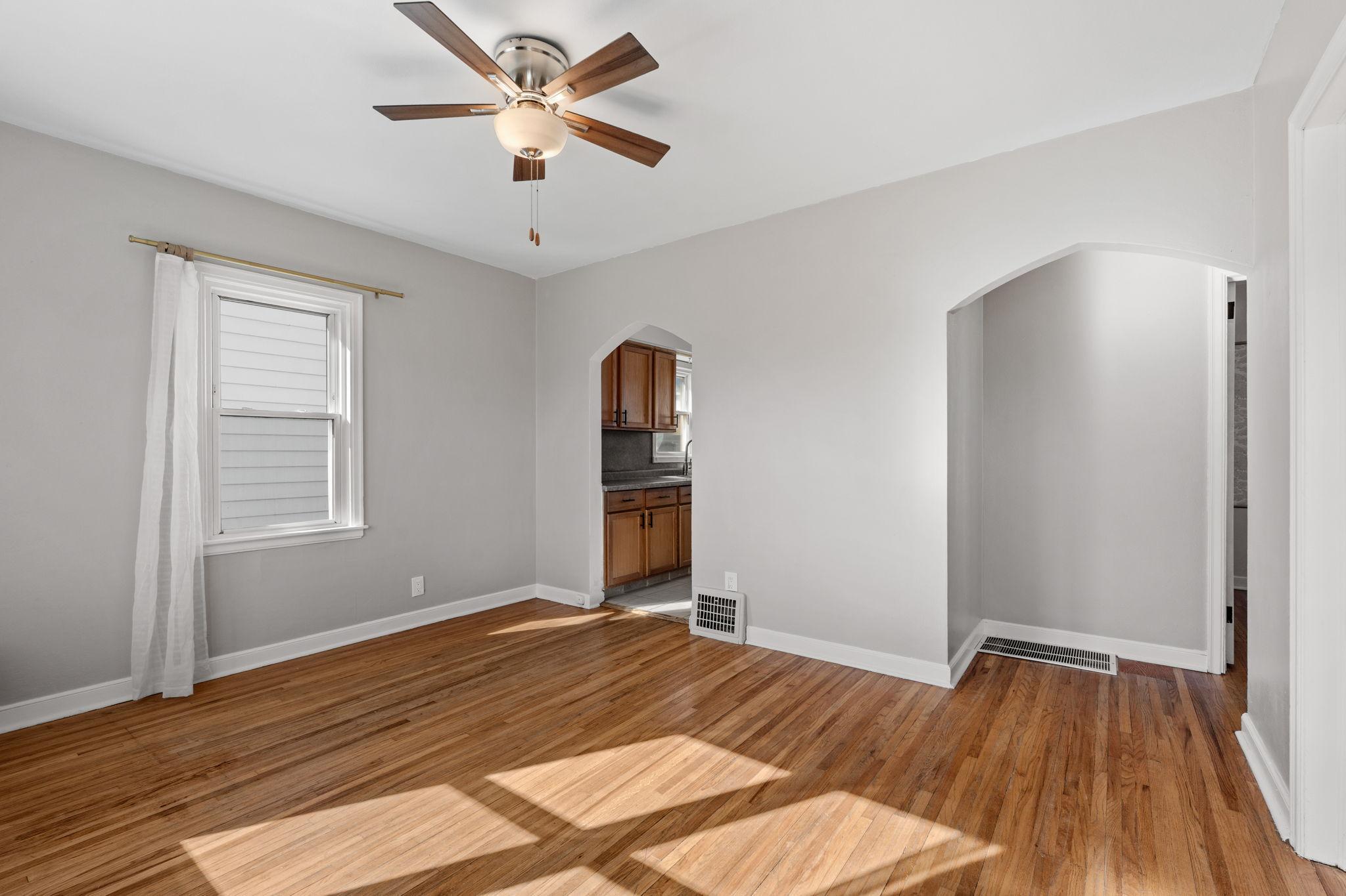 8-web-or-mls-1120 5th Ave S-8.jpg