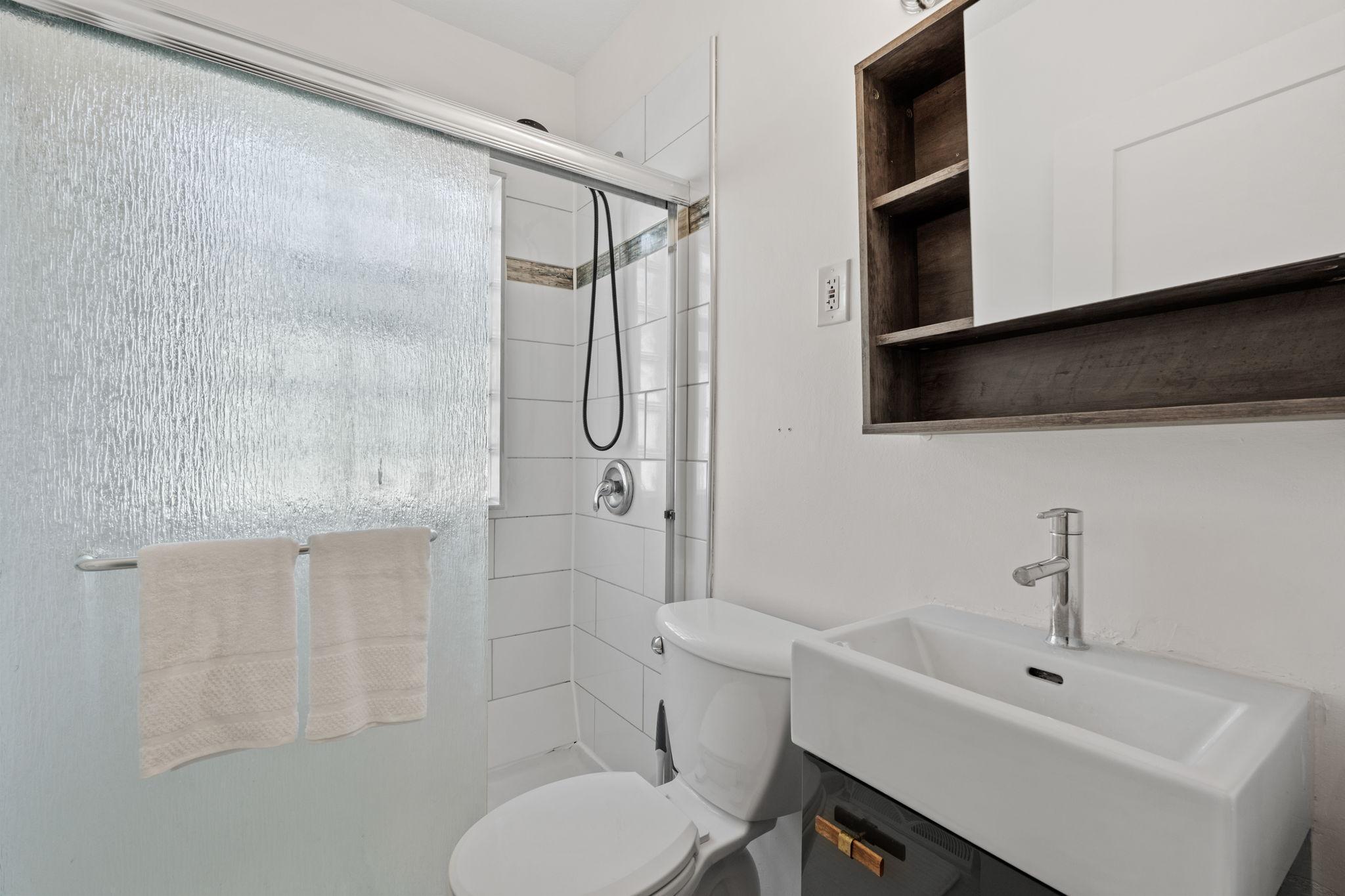 19-web-or-mls-1120 5th Ave S-19.jpg