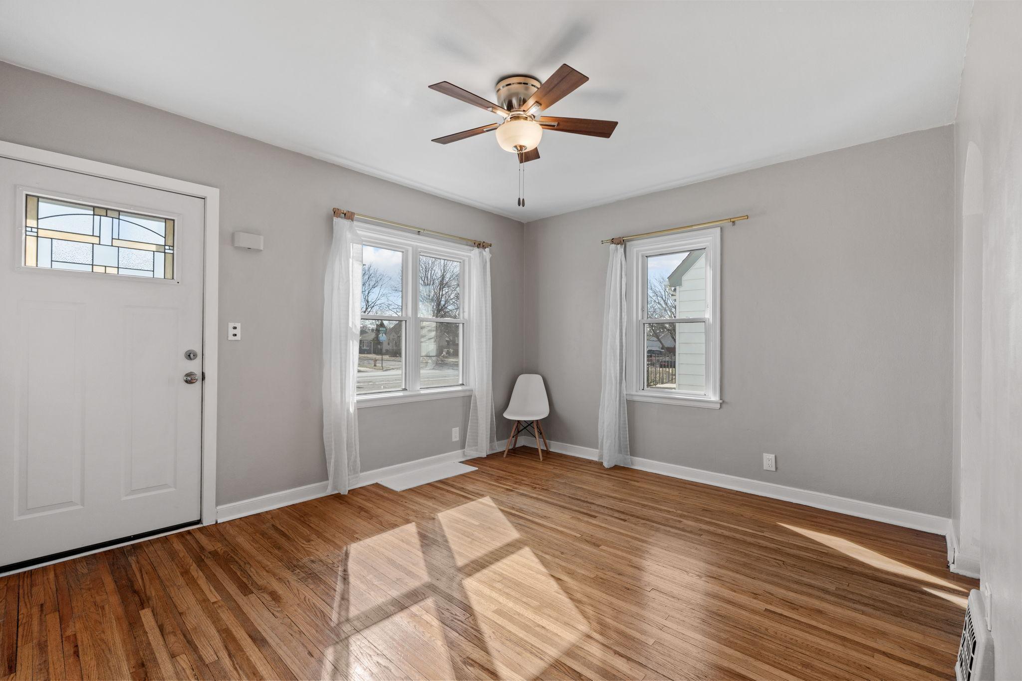 7-web-or-mls-1120 5th Ave S-7.jpg