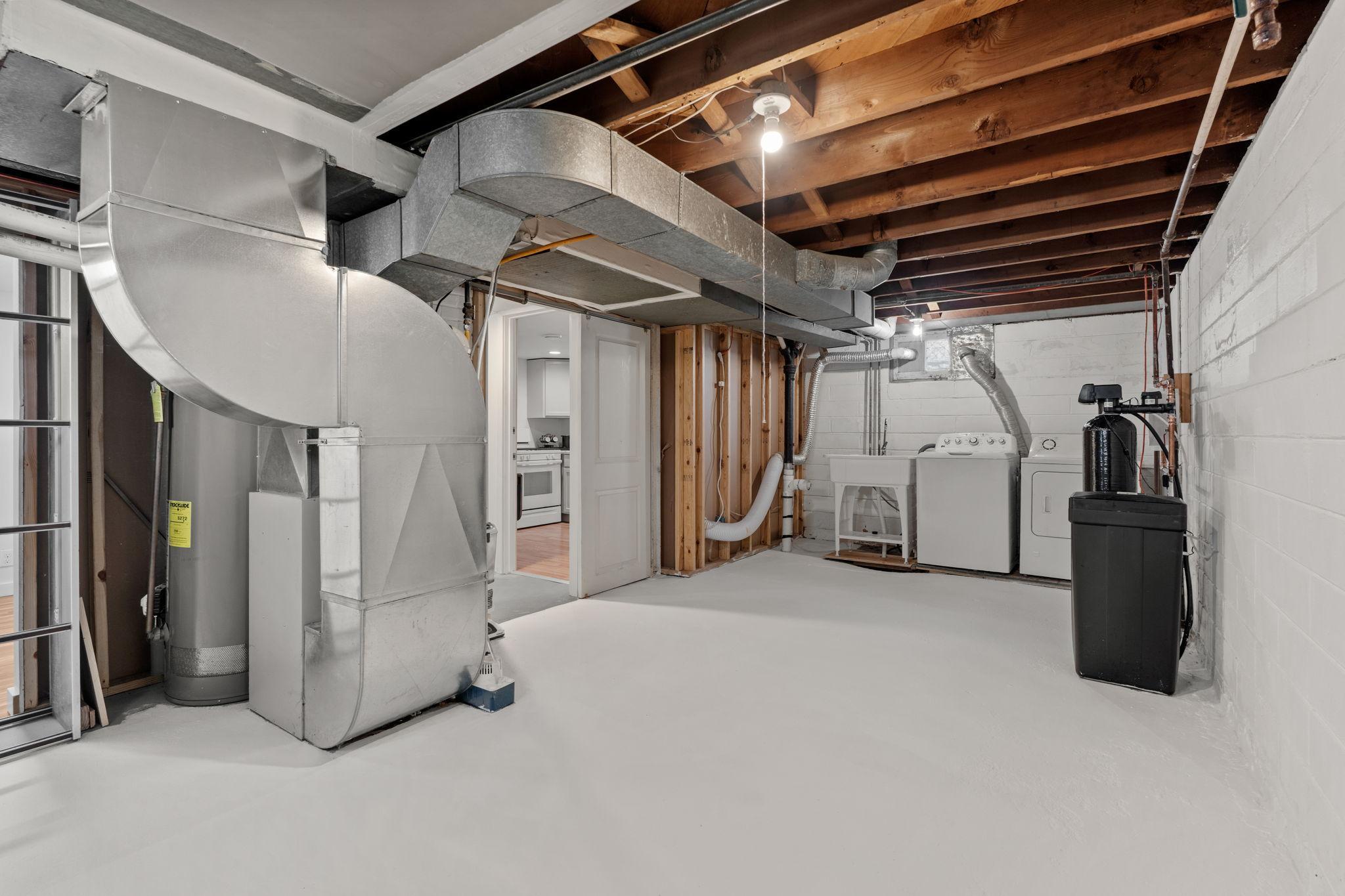 31-web-or-mls-1120 5th Ave S-31.jpg