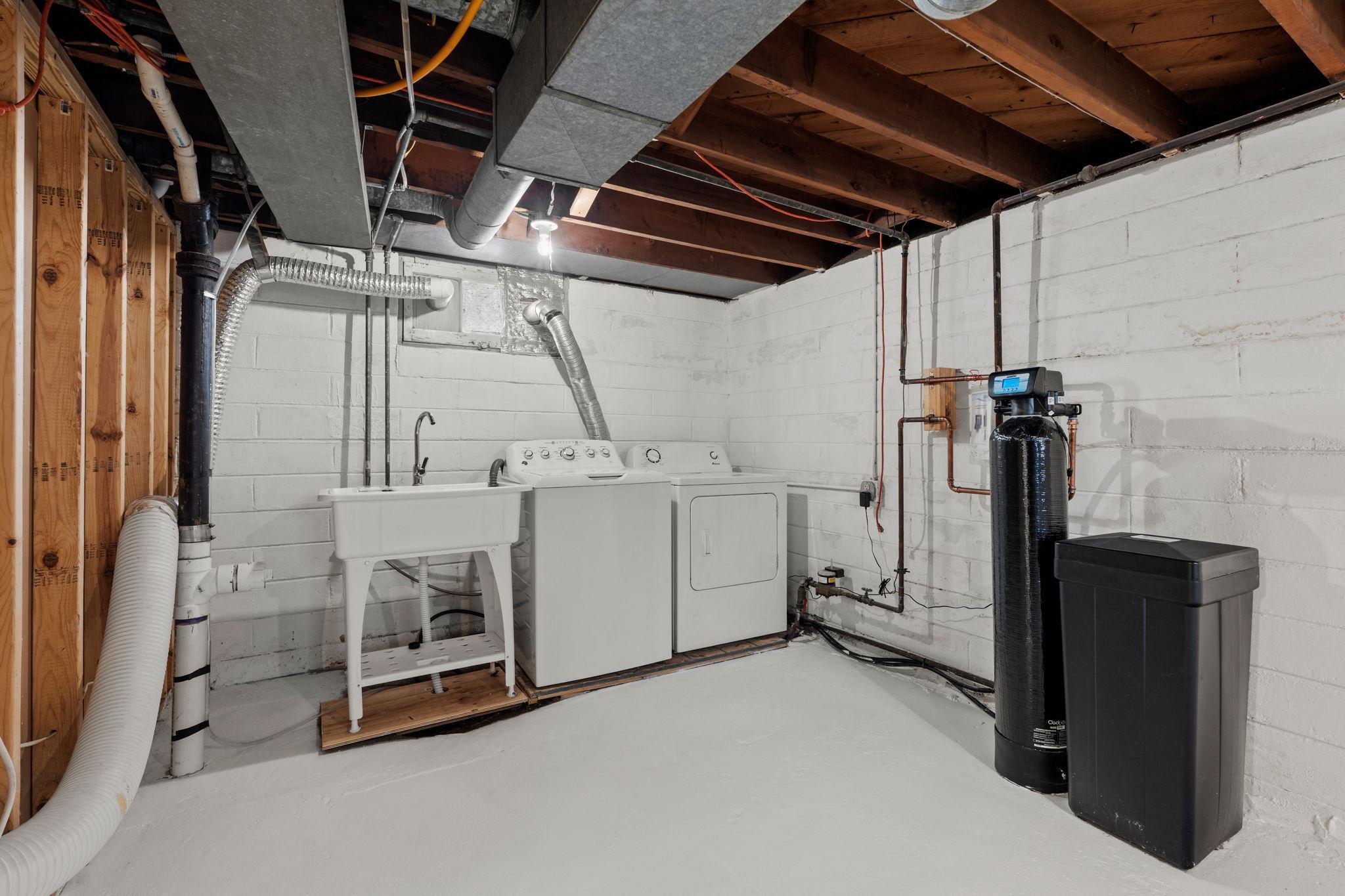 32-web-or-mls-1120 5th Ave S-32.jpg