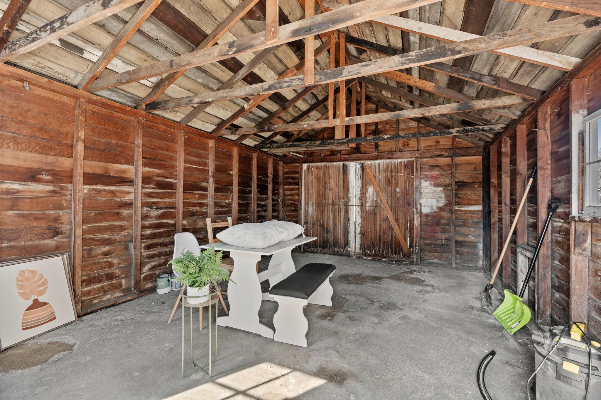 34-web-or-mls-1120 5th Ave S-34.jpg