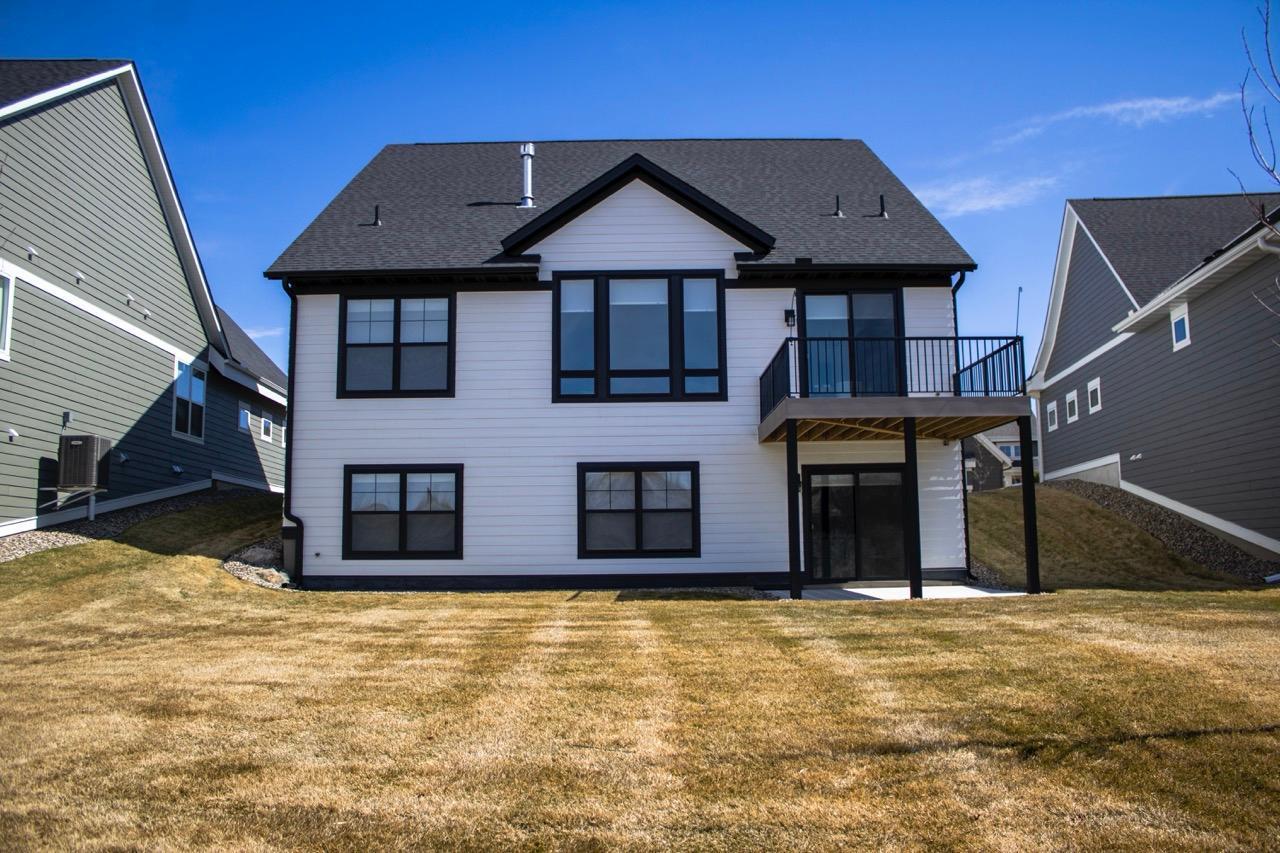 6621 Harvest Trl, Chaska, MN 55318