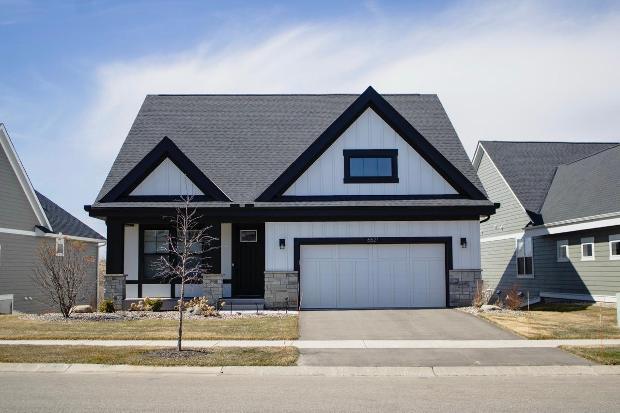 6621 Harvest Trl, Chaska, MN 55318
