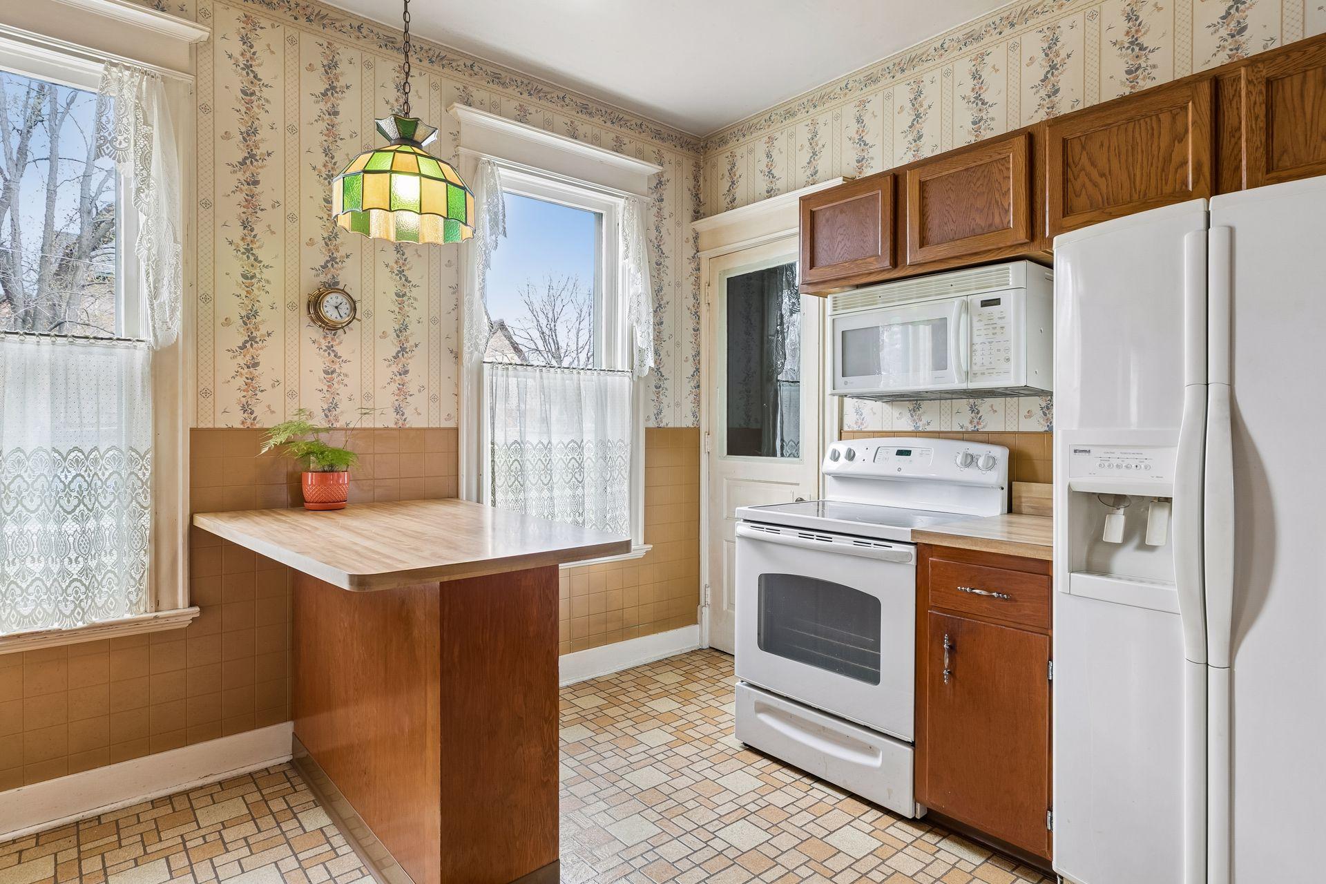 Island for stools or addition workspace