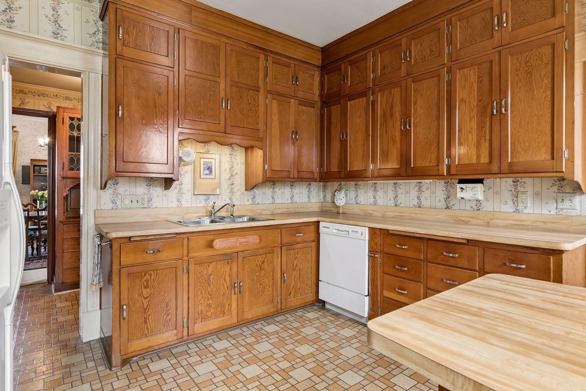 Beautiful original cabinets