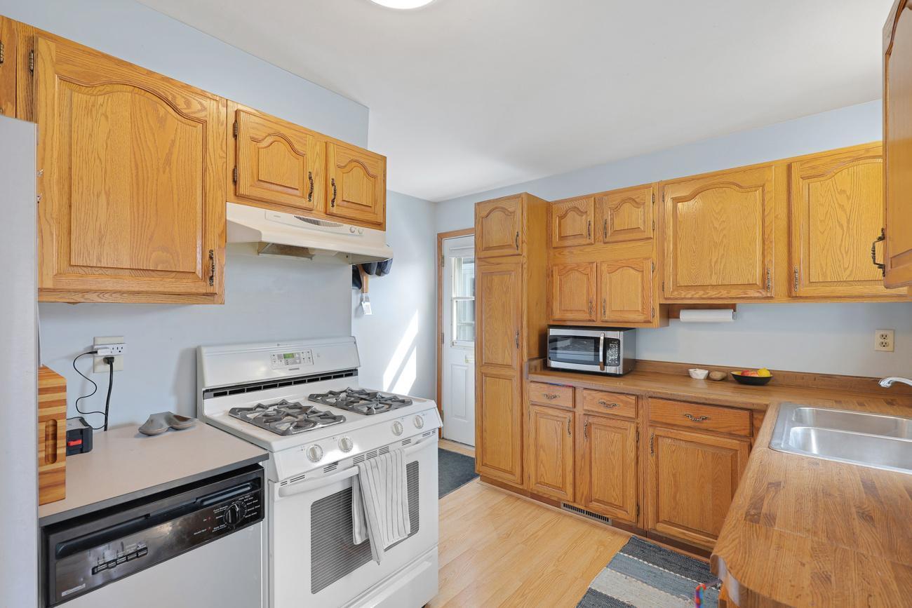 Exhaust fan over electric stove