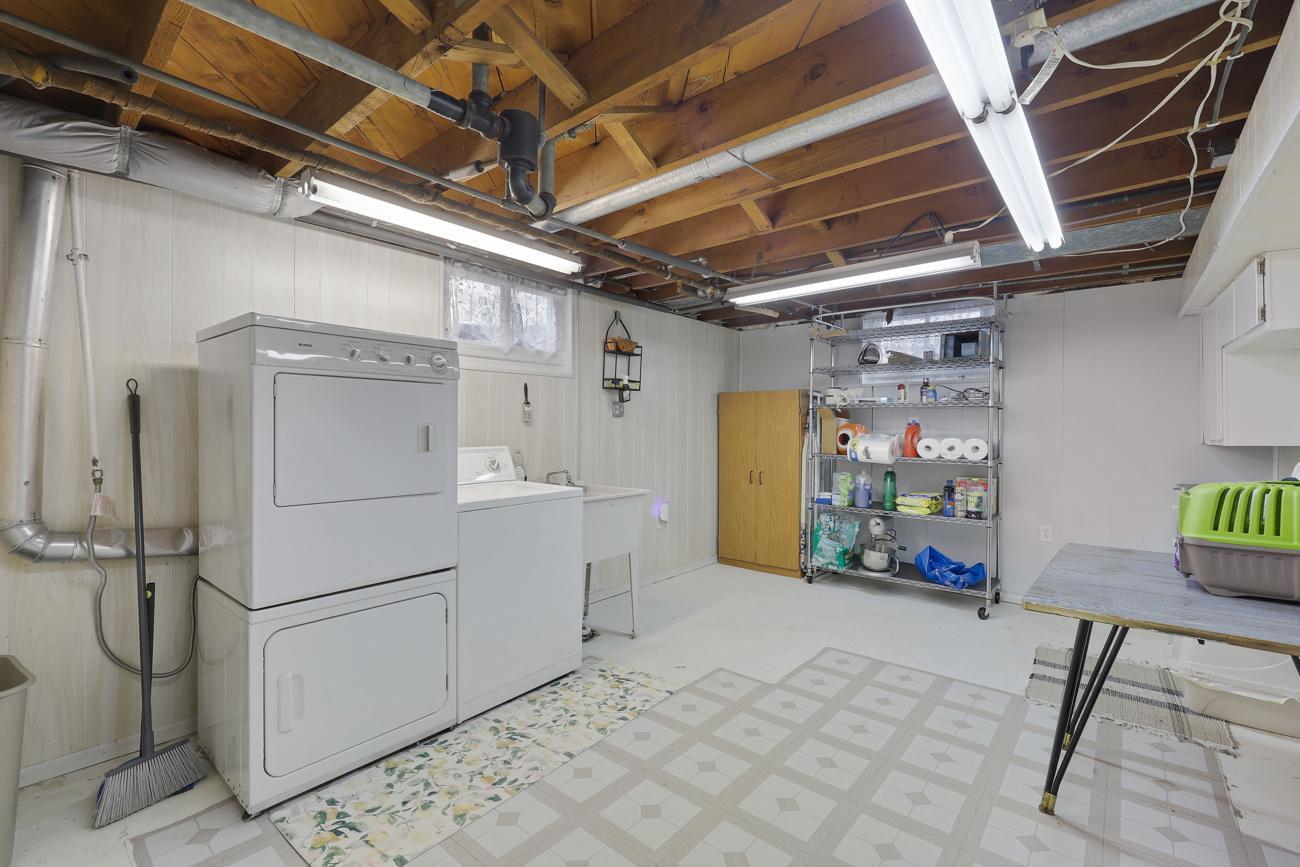 Large launder room with good lighting