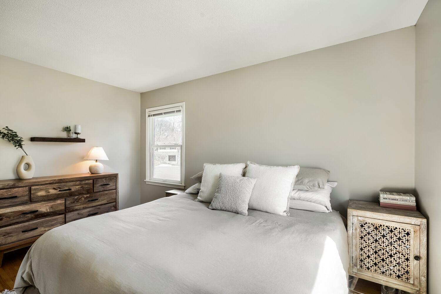 8605 Poplar Bridge Curve - Web Quality - 016 - 16 Primary Bedroom.jpg