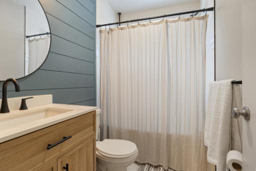 5516 France Avenue S, Edina, MN 55410