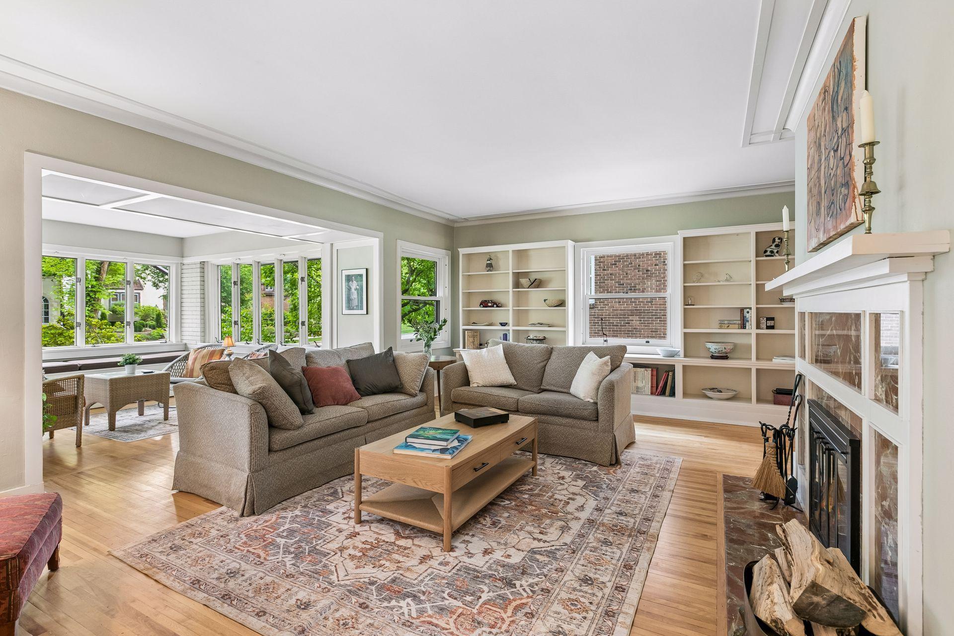 Large living room with built in bookcases, hardwood flooriing