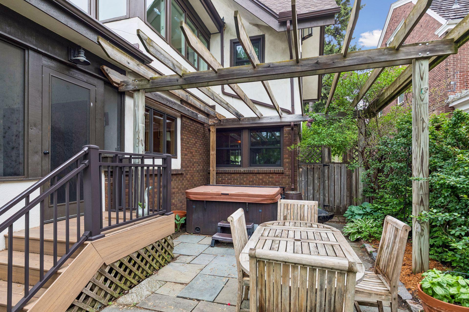 More entertainment and relaxation spaces under the back yard