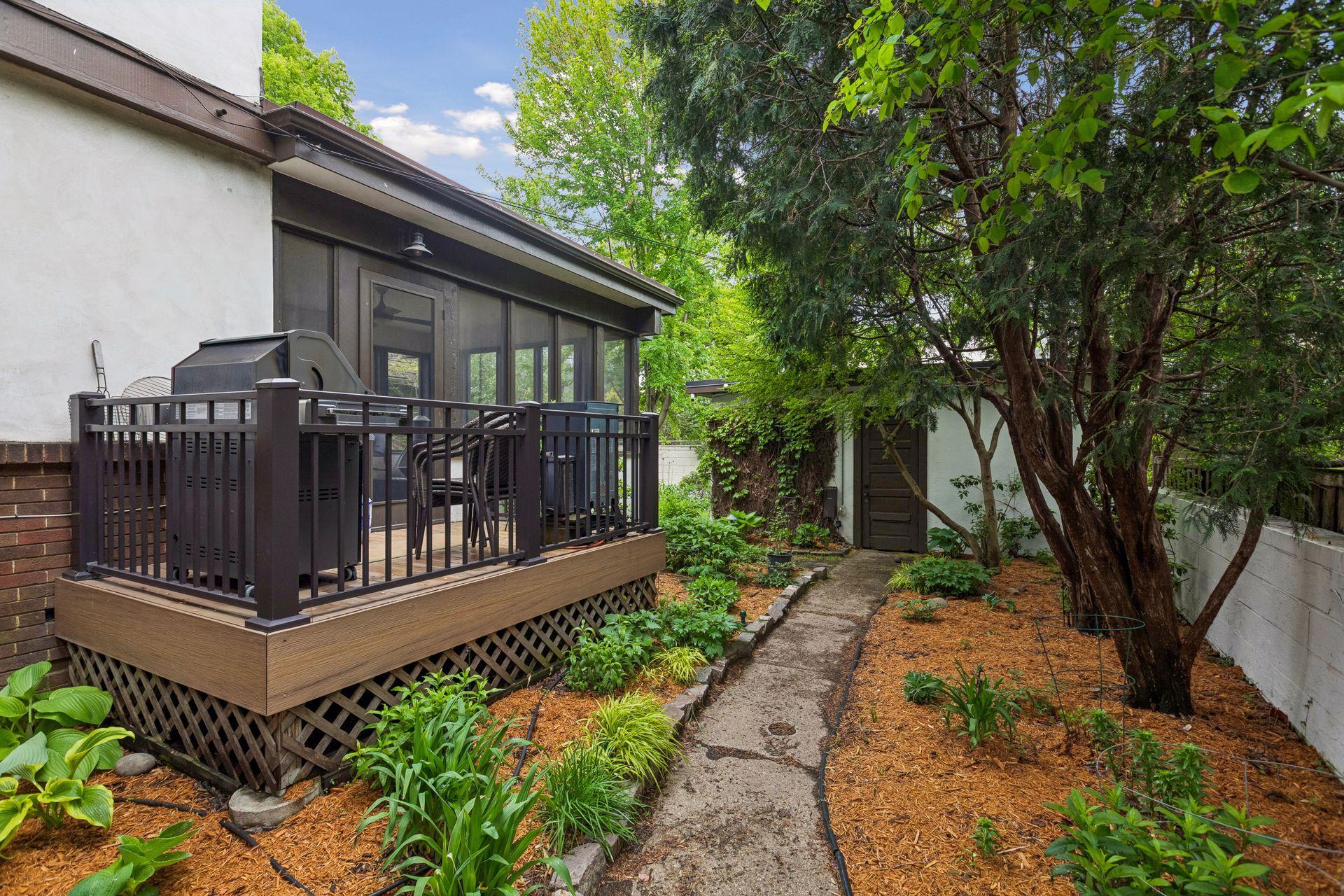 Side grilling deck