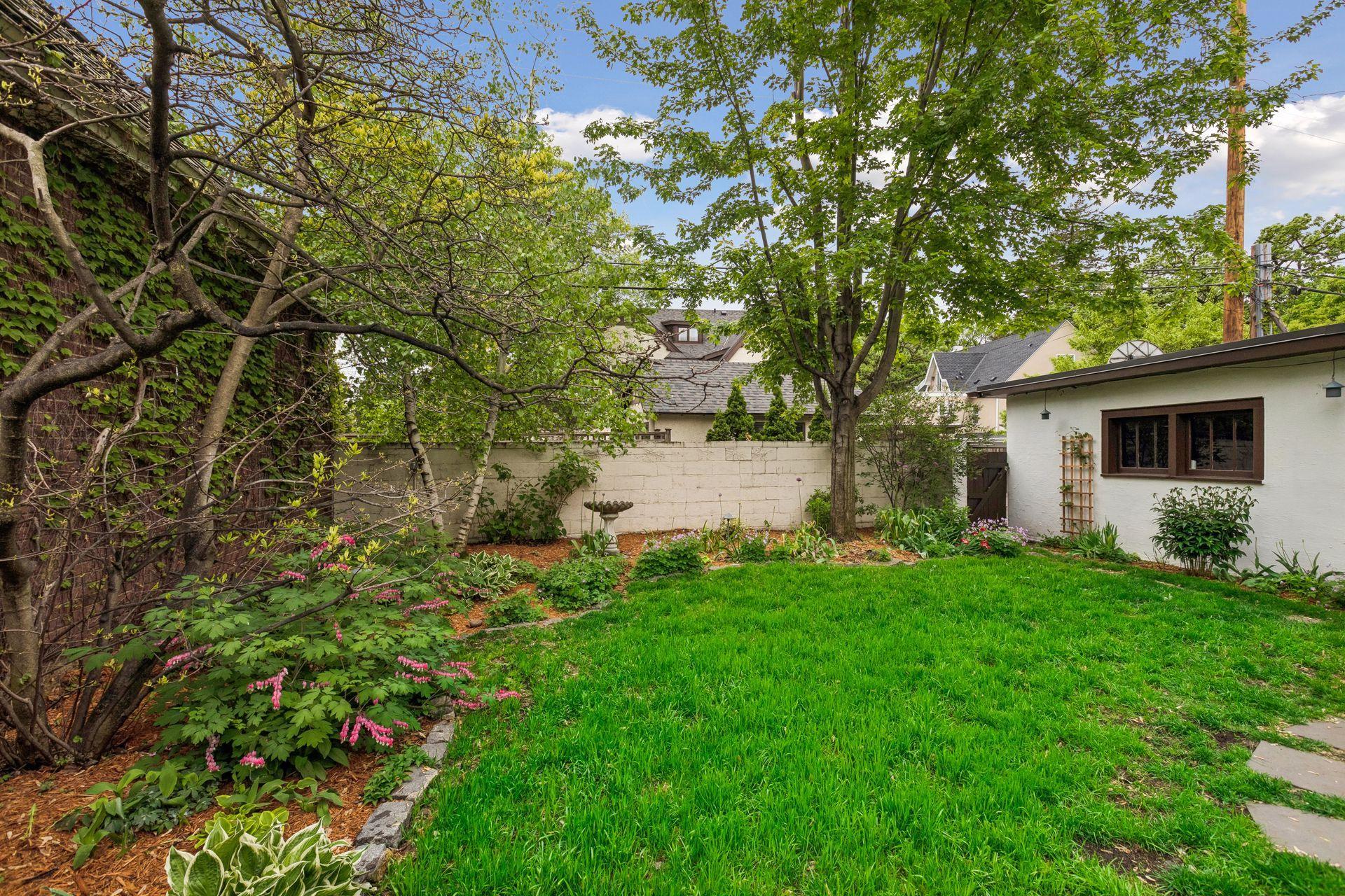 Lovely perennial perimeter gardens