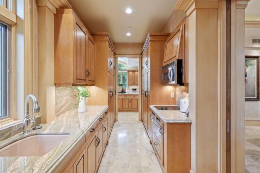 Butler’s pantry perfectly situated between the kitchen, dinette, and formal dining room.