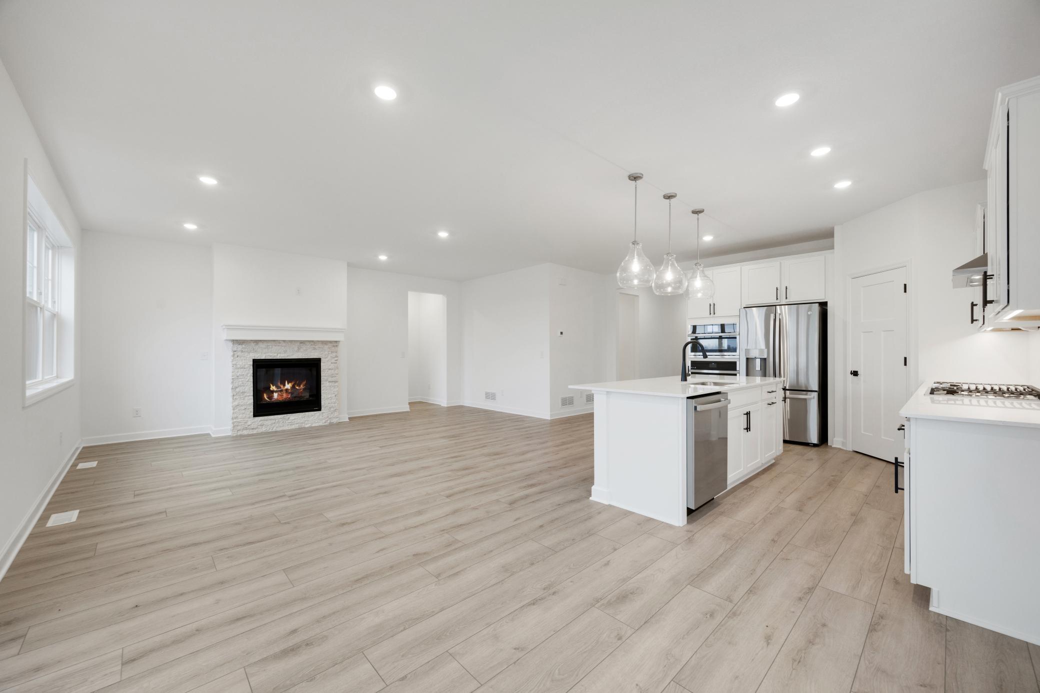 (Photo of an inventory home, actual homes finishes will vary)