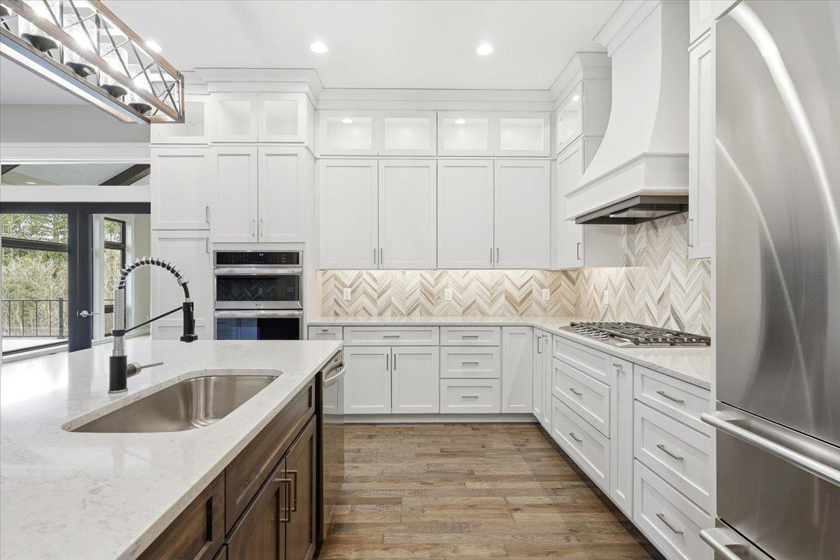 17-Living & Kitchen.jpg