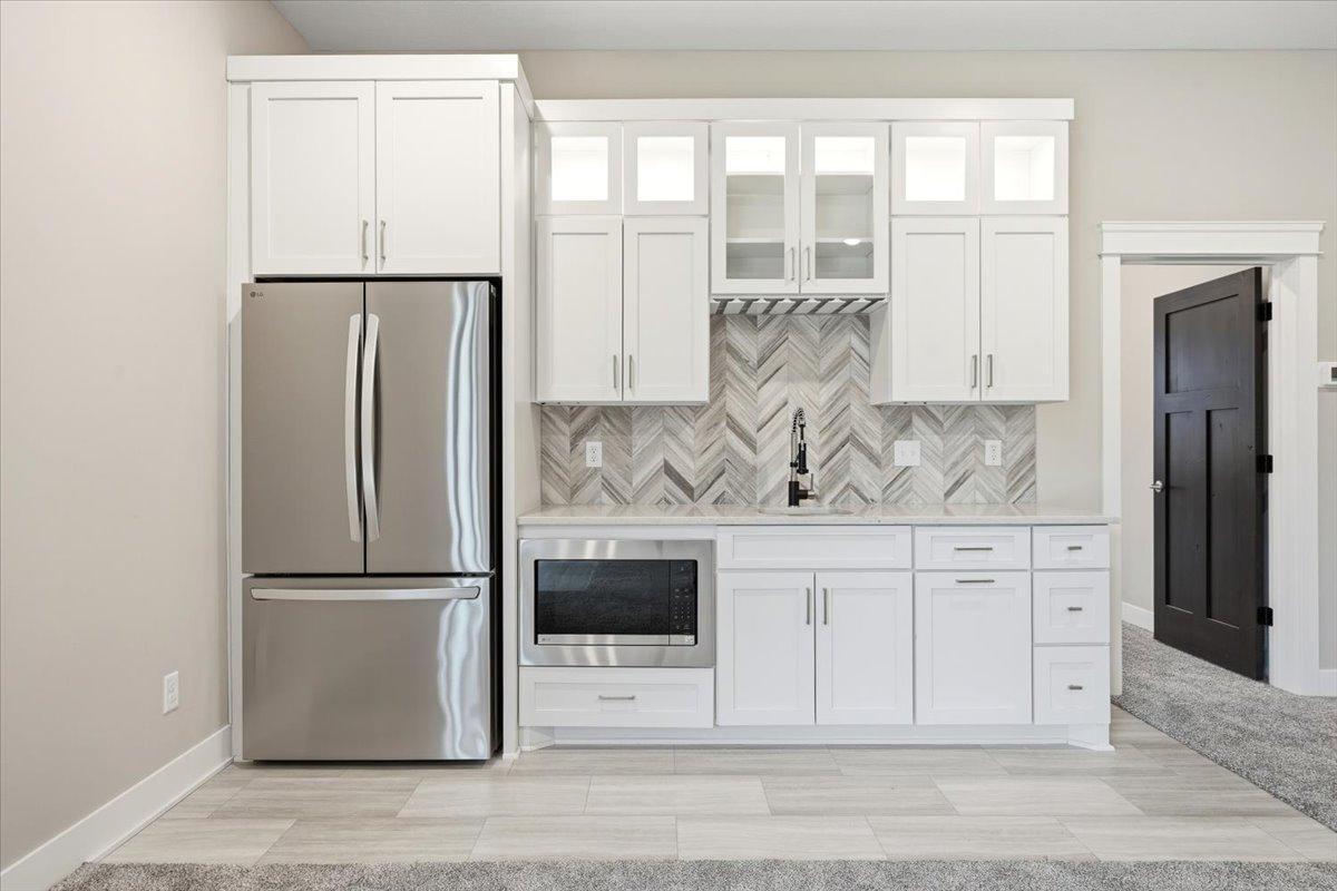 15-Living & Kitchen.jpg