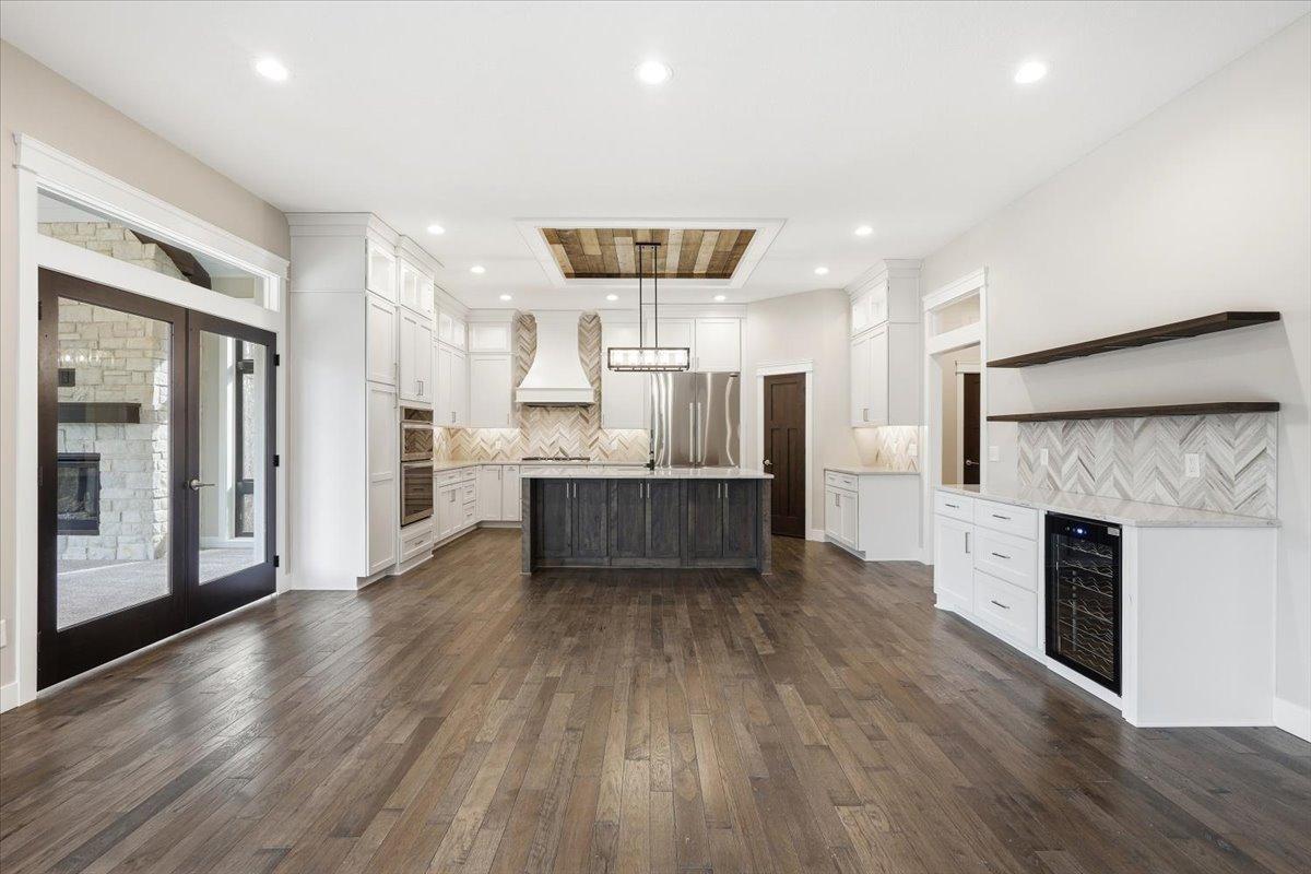 13-Living & Kitchen.jpg