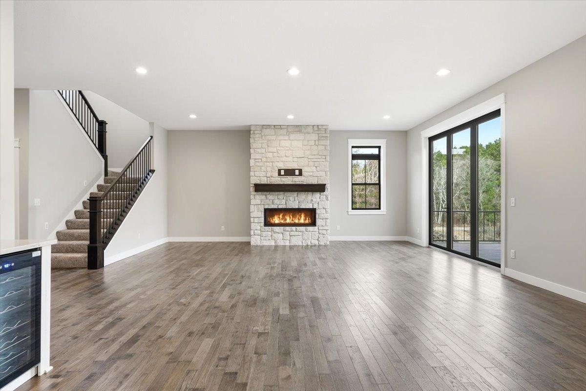 12-Living & Kitchen.jpg