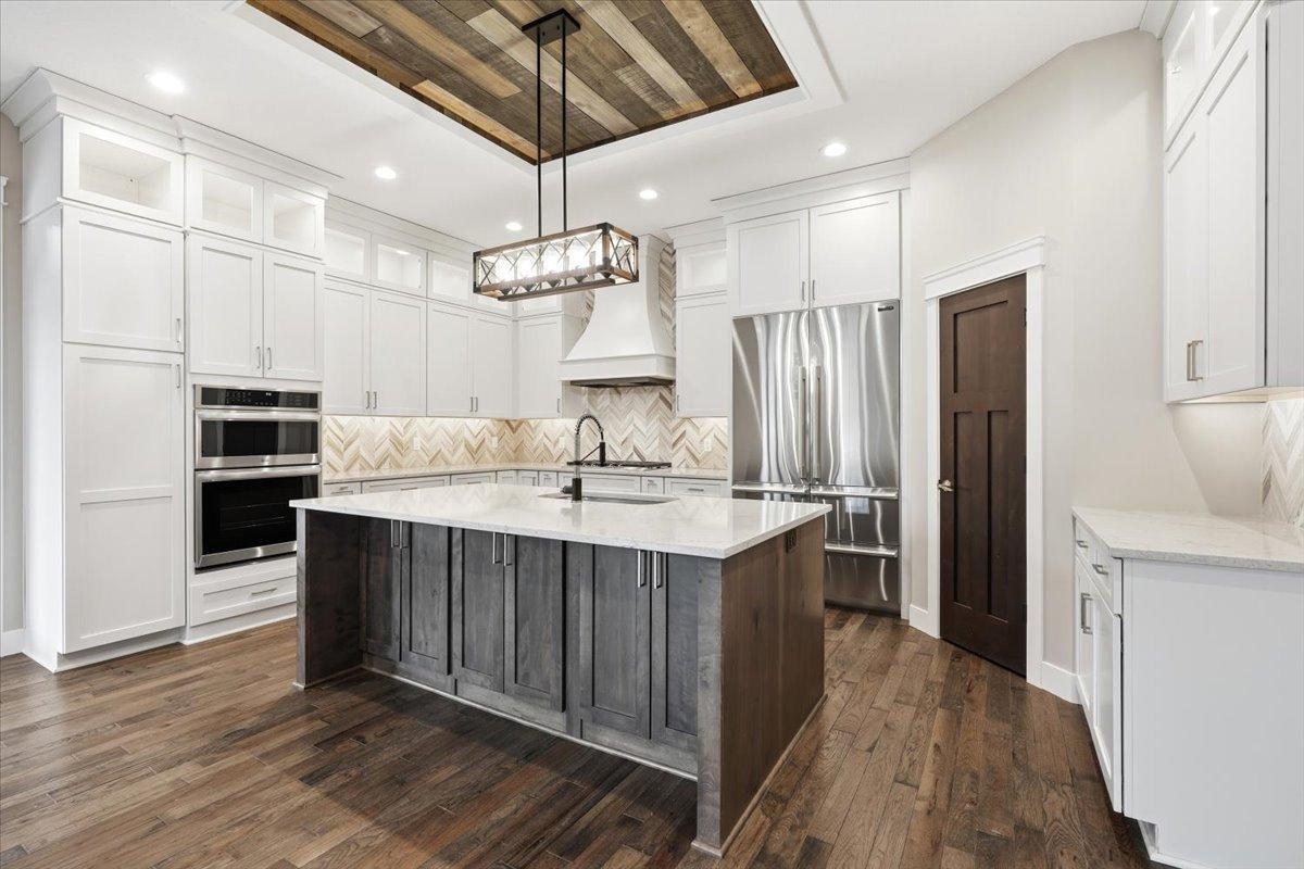 14-Living & Kitchen.jpg