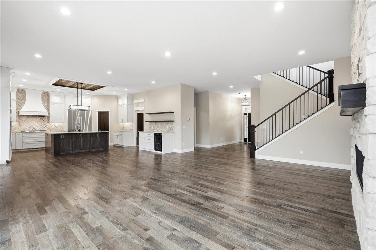 07-Living & Kitchen.jpg