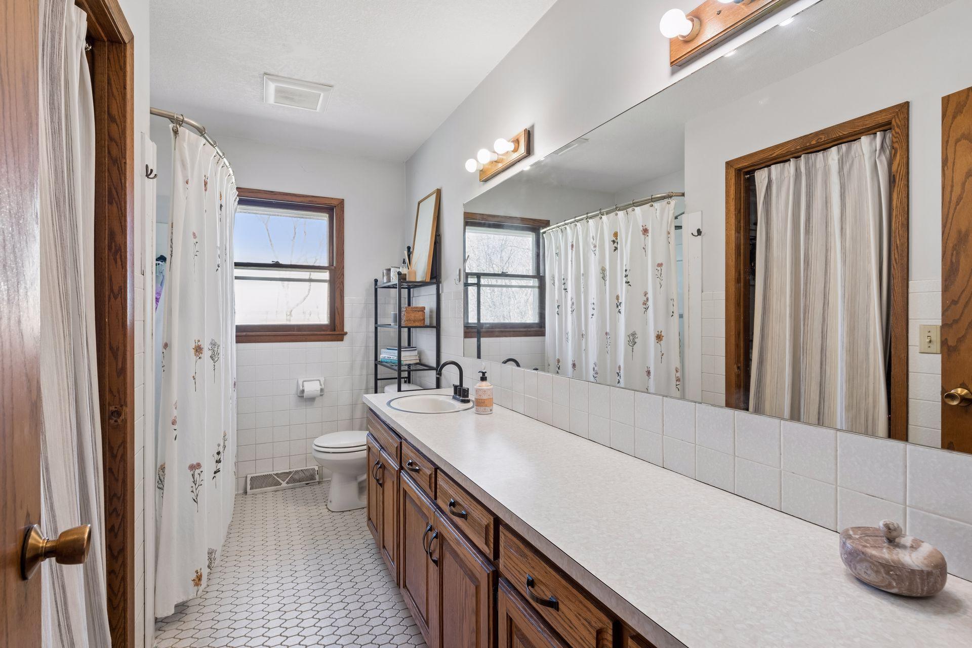 Full bath, spacious vanity, tile floor - 0032.jpg