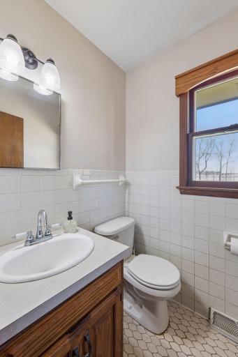 Half bath conveniently located at back entry - 0042.jpg