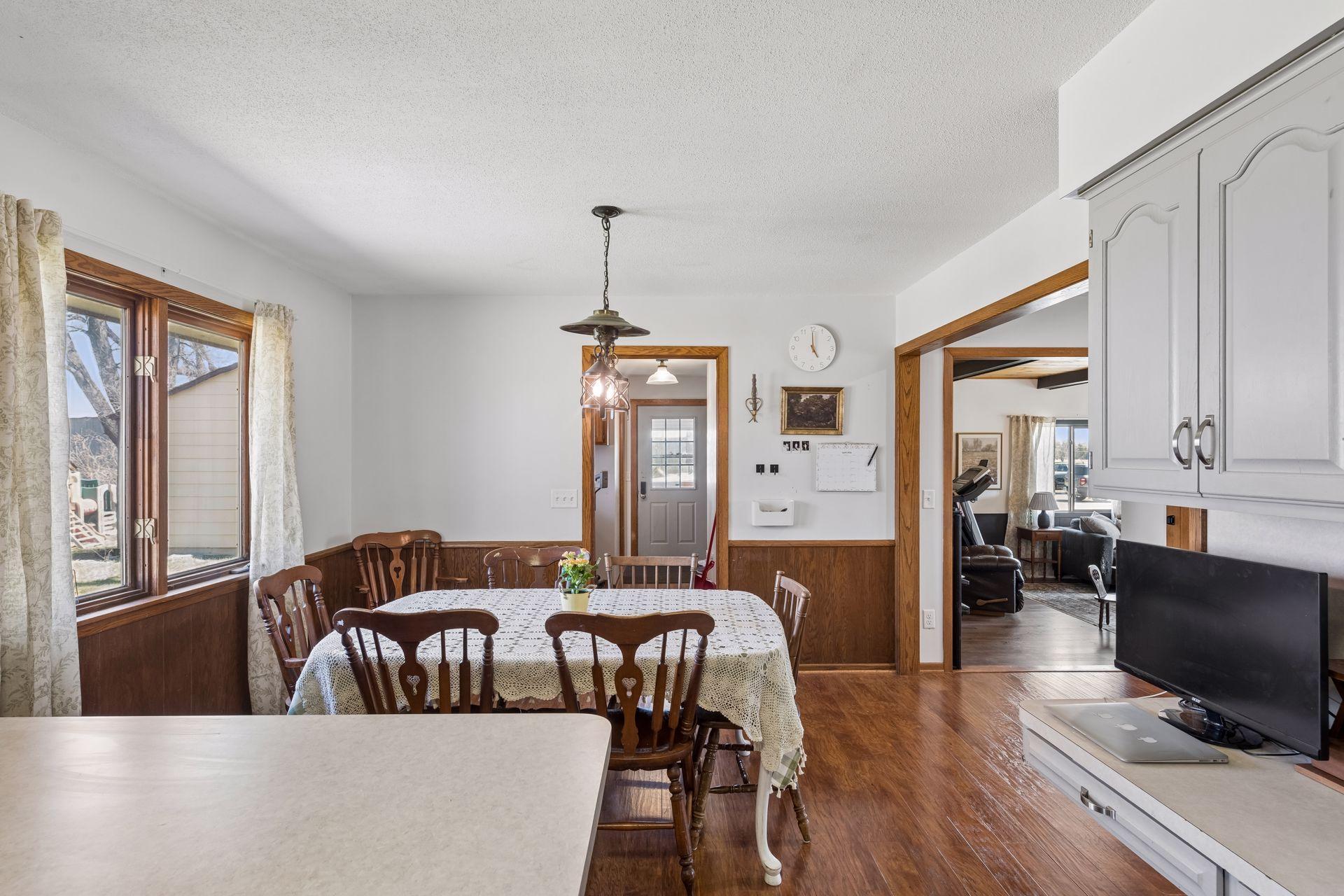 Desk & breakfast counter: multi-functional country kitchen design! 0028.jpg