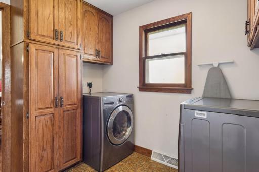 Main level mud/laundry room off back entry - 0041.jpg