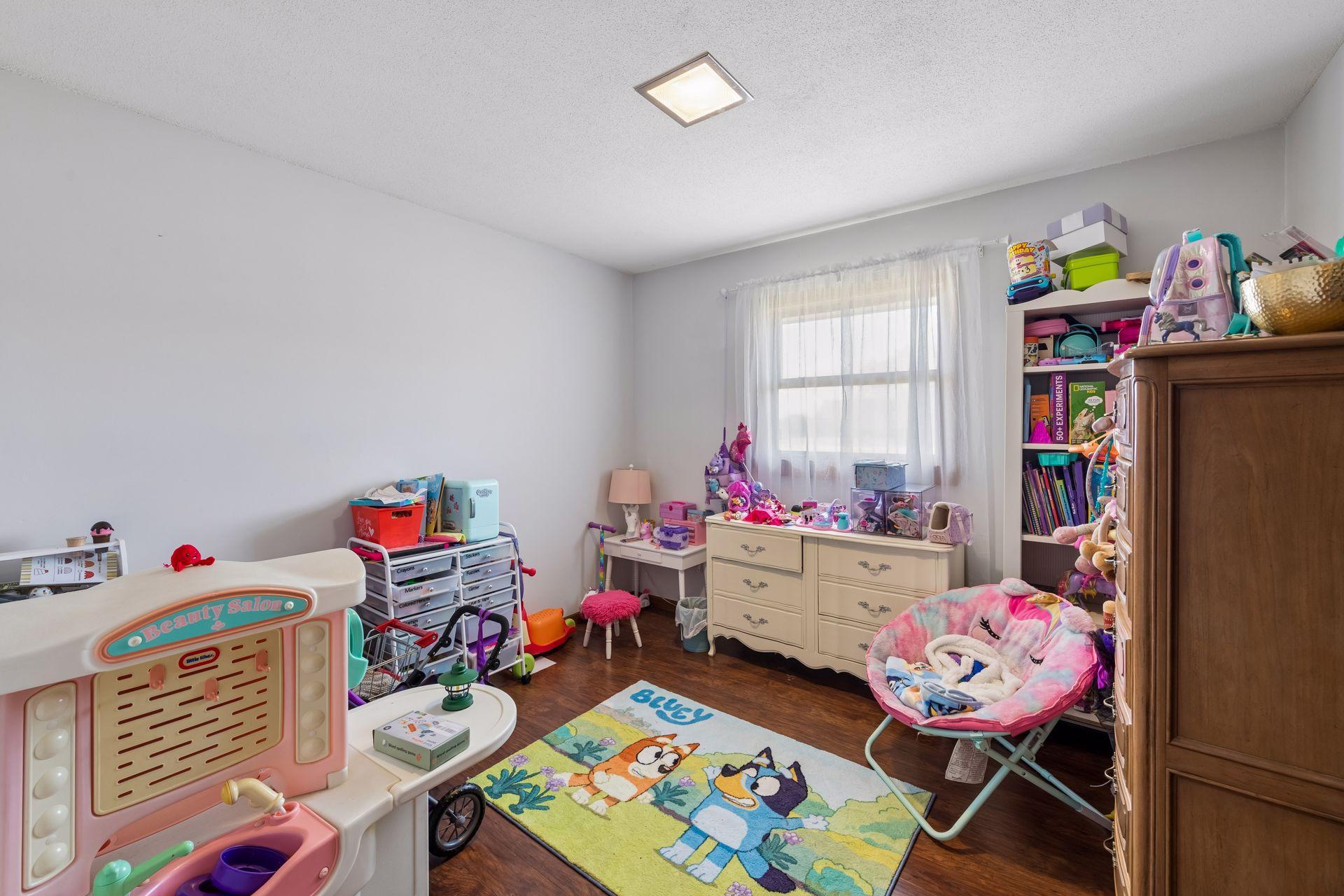 Third bedroom, main floor - 0038.jpg