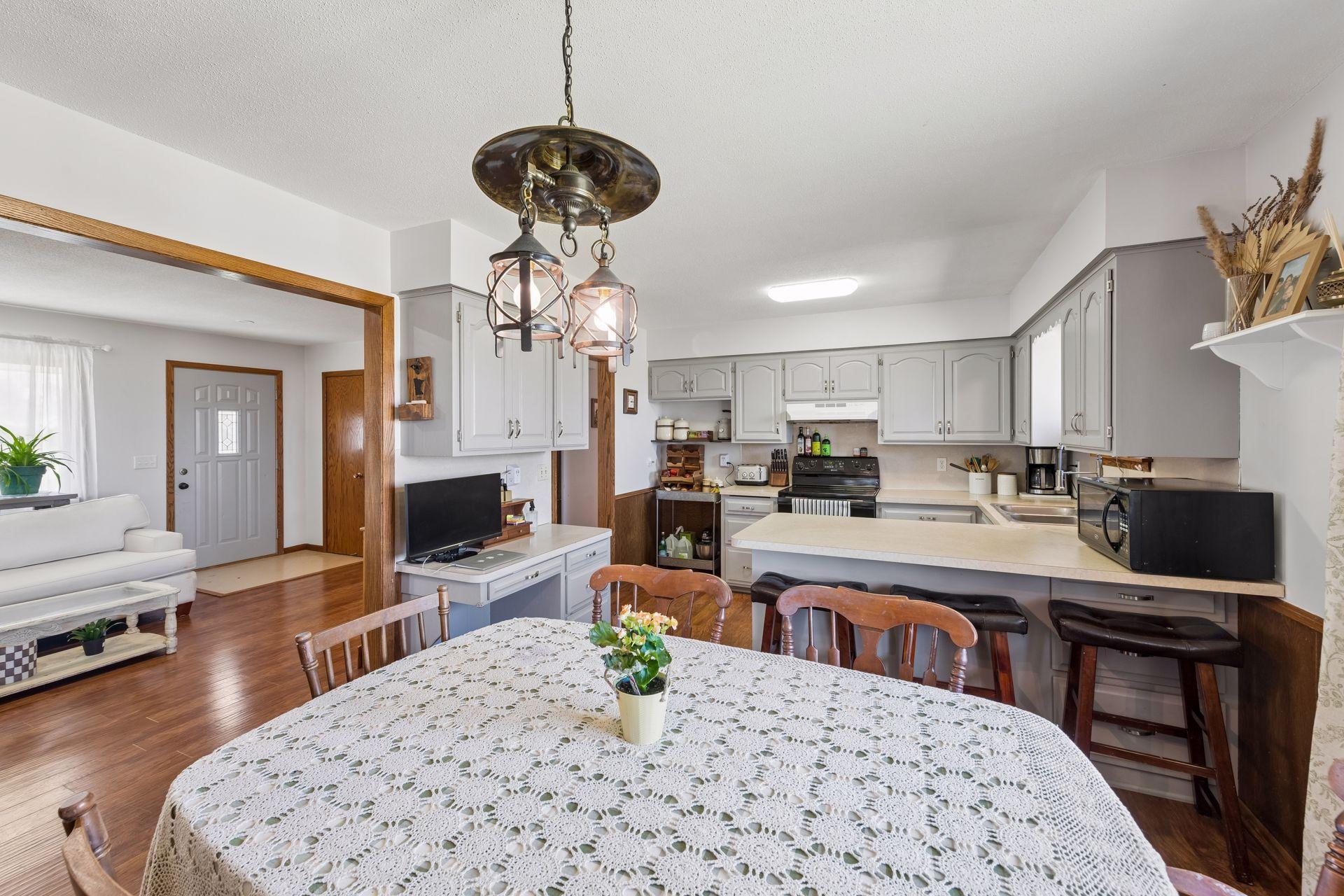 Dining room looks into kitchen and is open to front facing living room - 0023.jpg