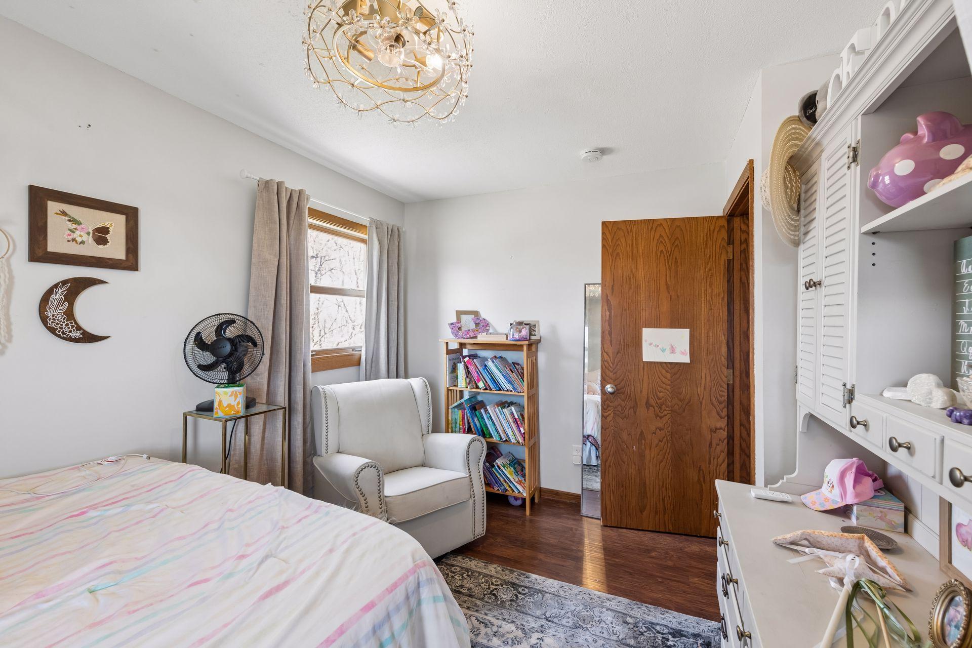 Secondary bedroom 3rd view - 0037.jpg