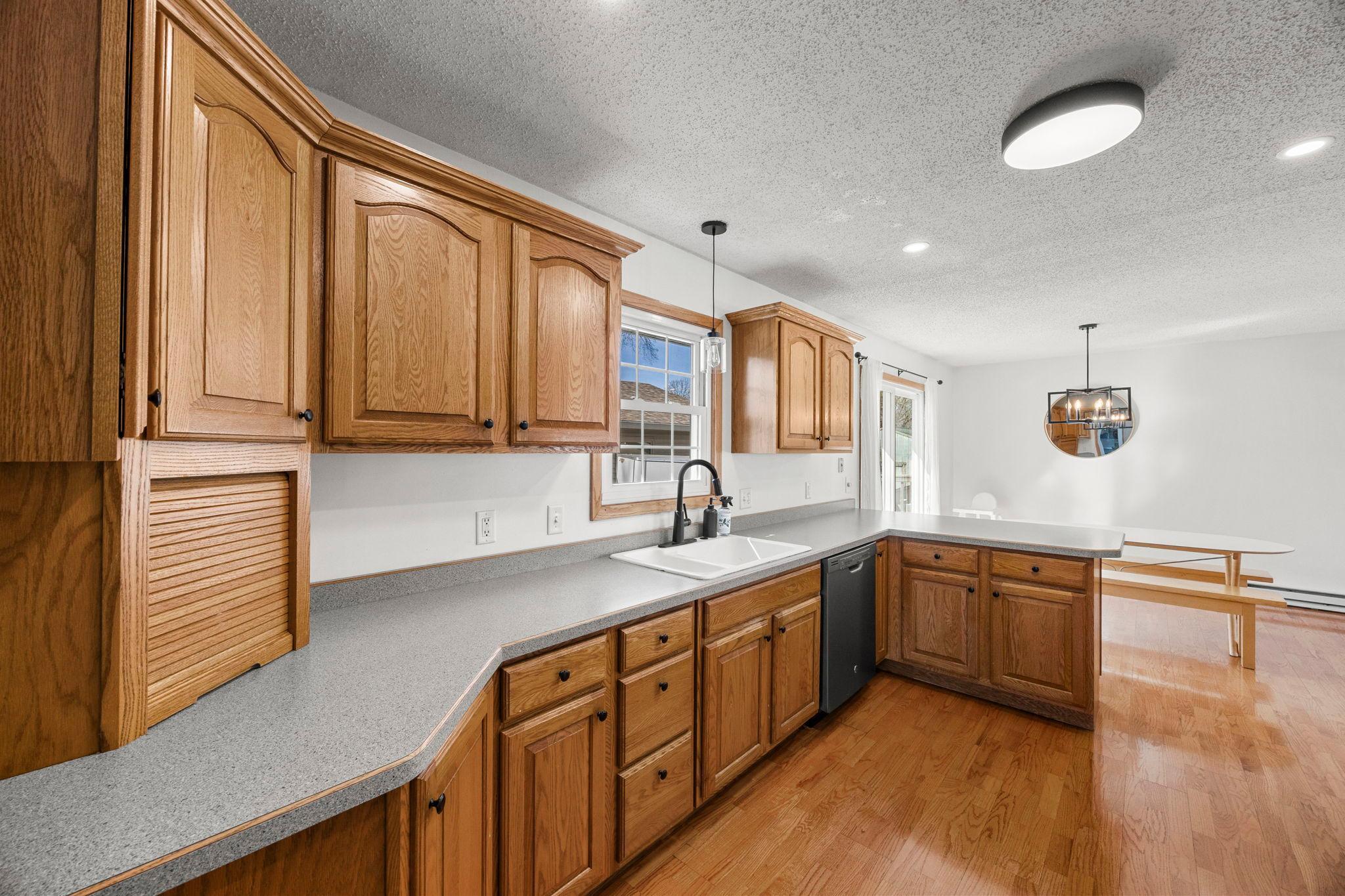 Enjoy a peninsula for casual seating.